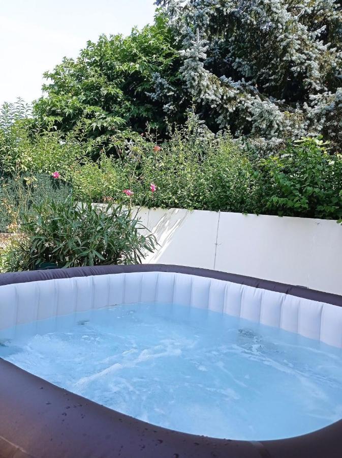 Les Rosiers - Maison Avec Jacuzzi Brive-la-Gaillarde Esterno foto